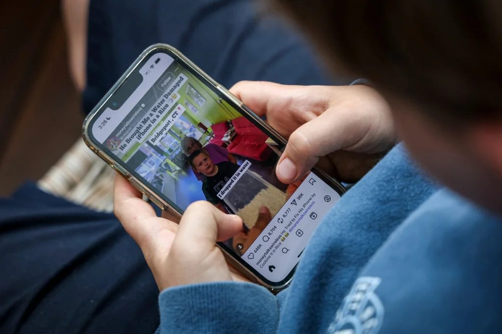 Interdiction des r e9seaux sociaux pour les moins de 15 ans en 2026