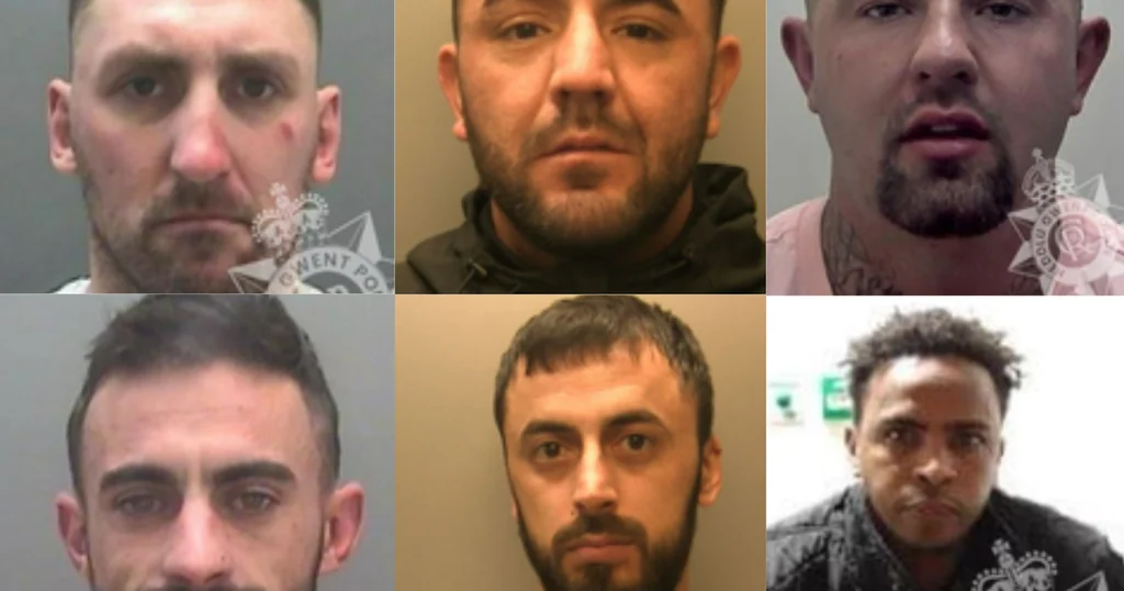 Les visages des 23 personnes recherchées par la police au Pays de Galles
