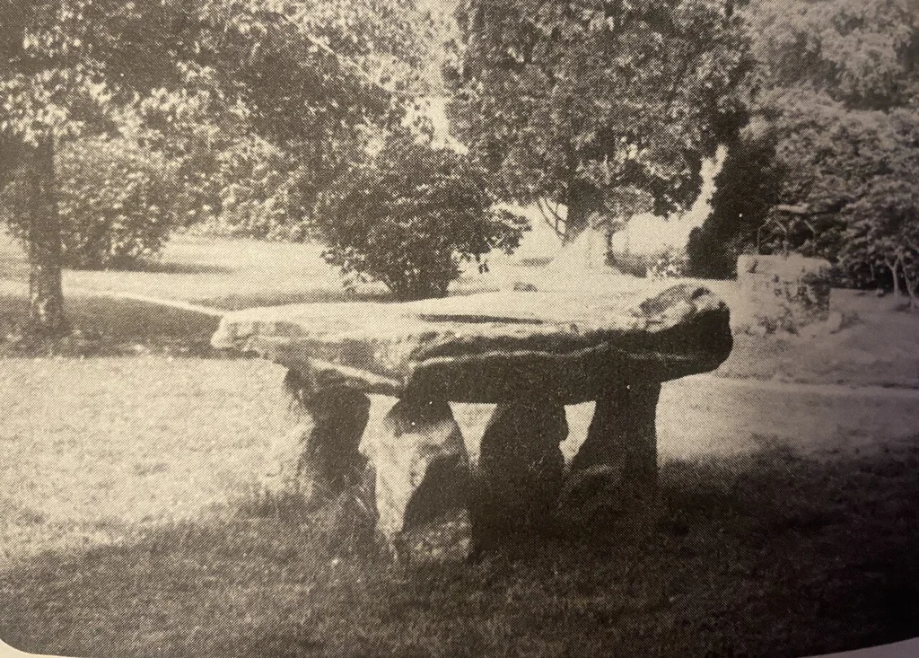 Le Mont de Cerisy, un site chargé d’histoire et de légendes en Normandie