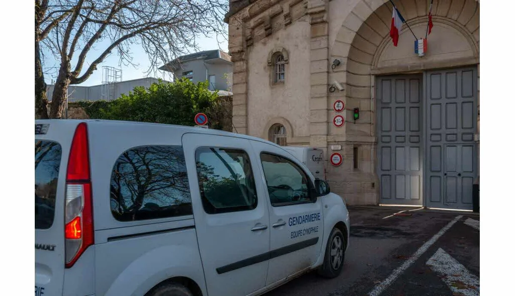 Notice rouge Interpol à Dijon: évasions et arrestations en cascade