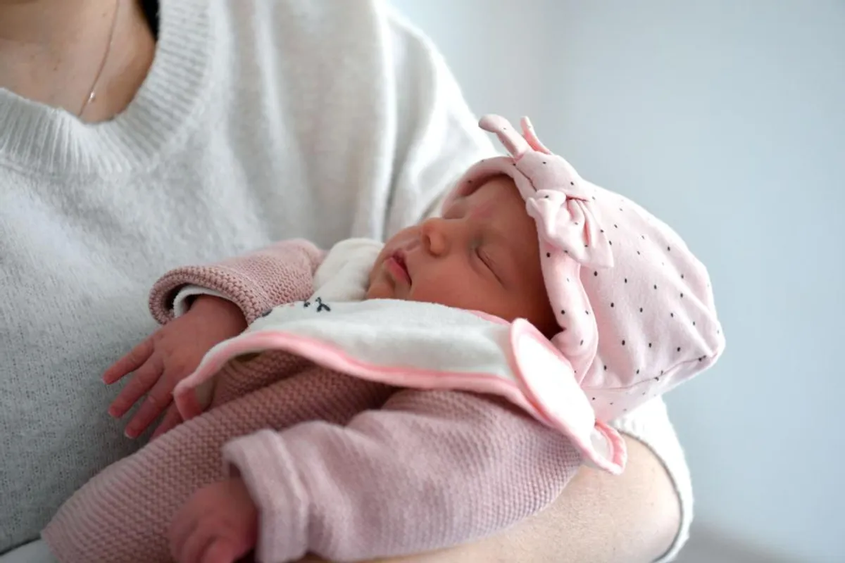 Nouveau congé de naissance reporté à juillet 2026