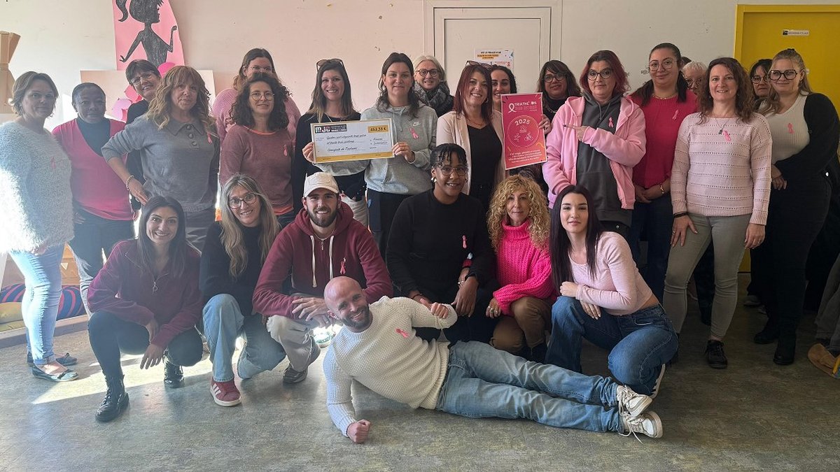 Enfants et bénévoles mobilisés Octobre Rose