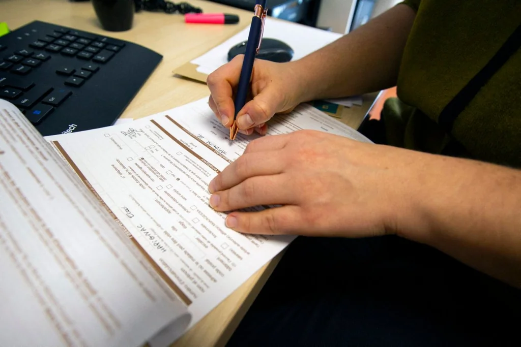 Culpabilisation et retards : la vérité sur les arrêts maladie en France