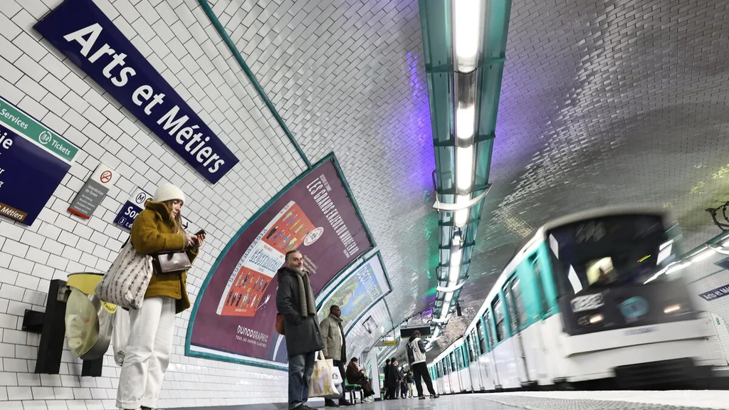 Femmes poignardées dans le métro parisien : un suspect en situation irrégulière condamné pour agression sexuelle
