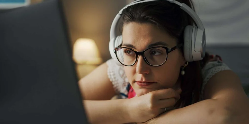 Vitesse accélérée de visionnage: effets cognitifs et limites