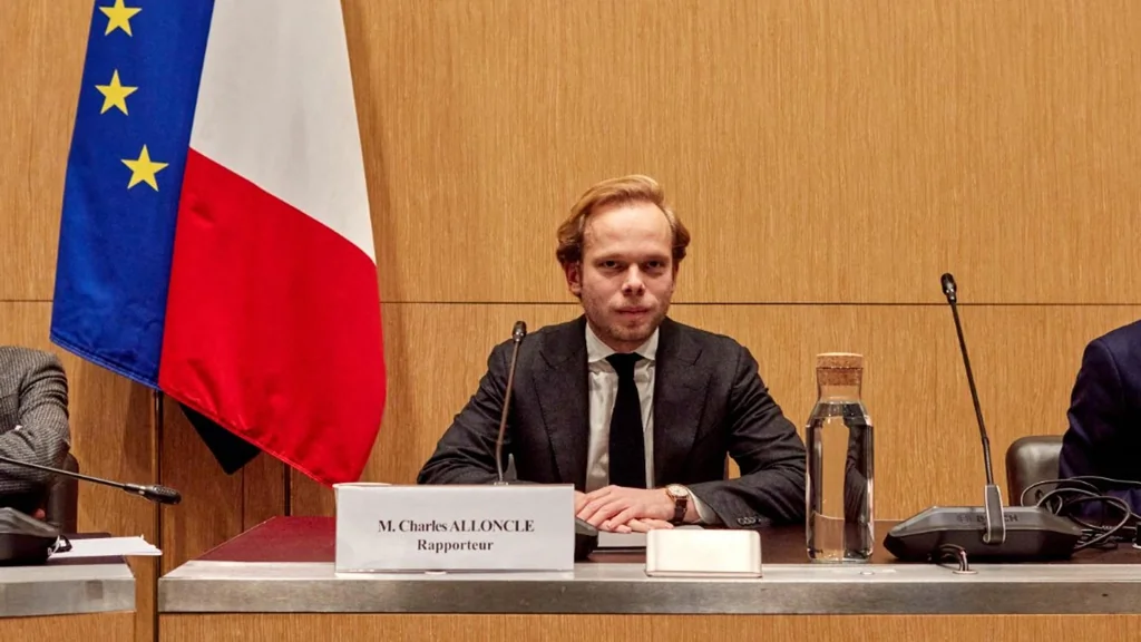 Suspension des auditions et tensions sur l’audiovisuel public