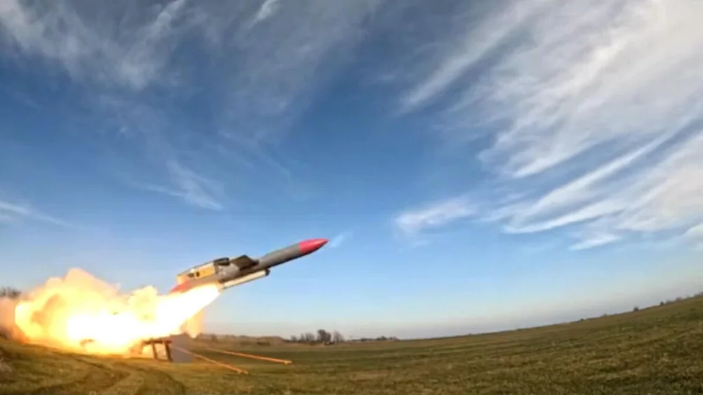 Ukraine : Zelensky loue l'efficacité du missile Flamingo, le plus puissant
