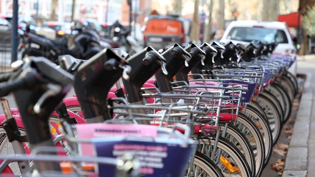 Arrivée des VélôToulouse à Colomiers : une avancée écologique et sociale