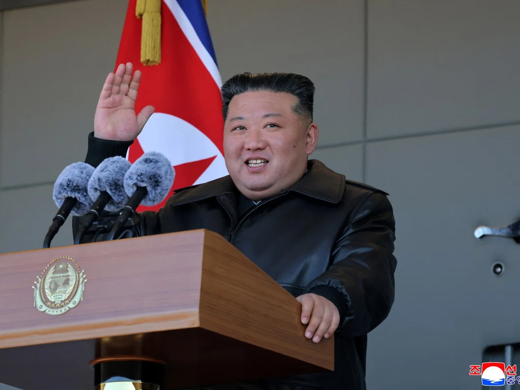 Corée du Nord : Kim supervise des essais de missiles hypersoniques