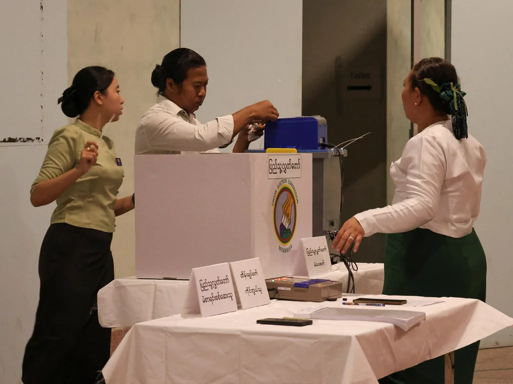 Début du vote final en Birmanie : victoire annoncée du parti pro-armée