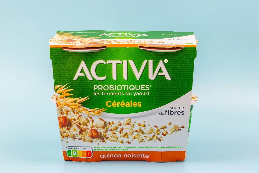 Faut-il enlever l’emballage carton des yaourts avant de les mettre au frigo ?