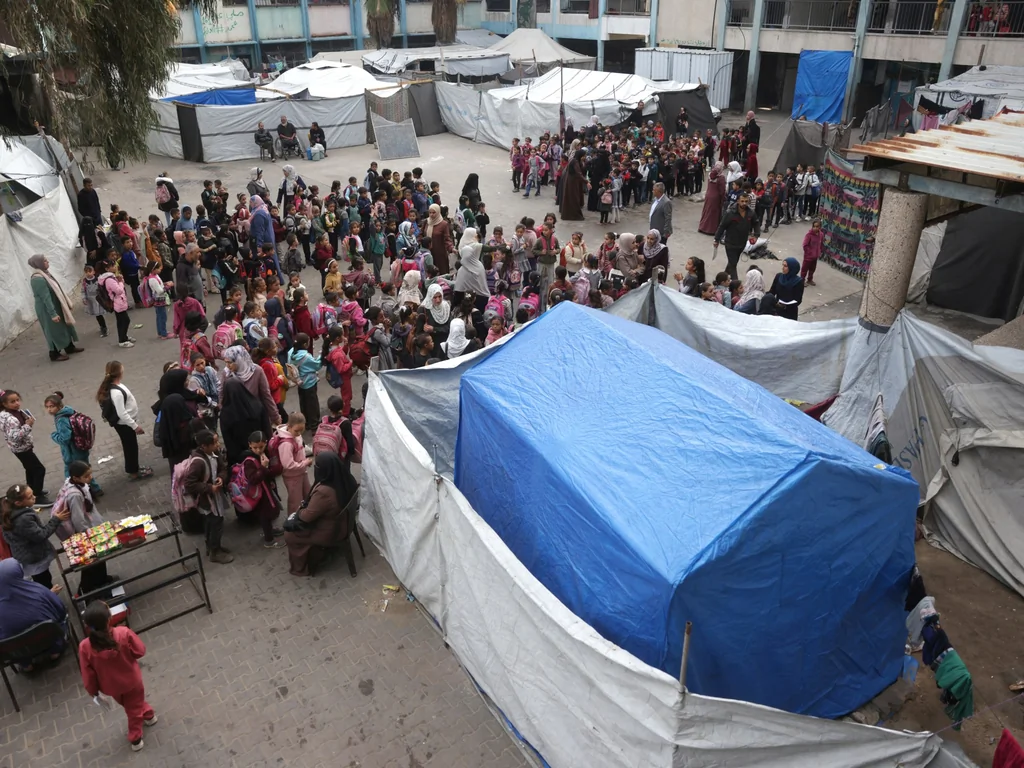 Gaza : enfants risquent les snipers pour aller aux écoles-tentes