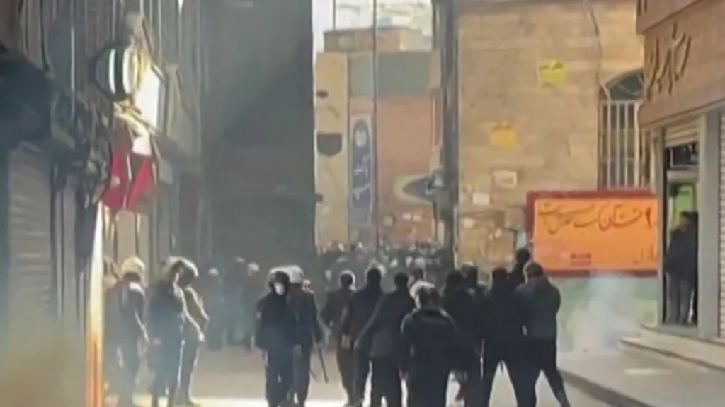 Iran : l'armée promet de protéger infrastructures et biens publics