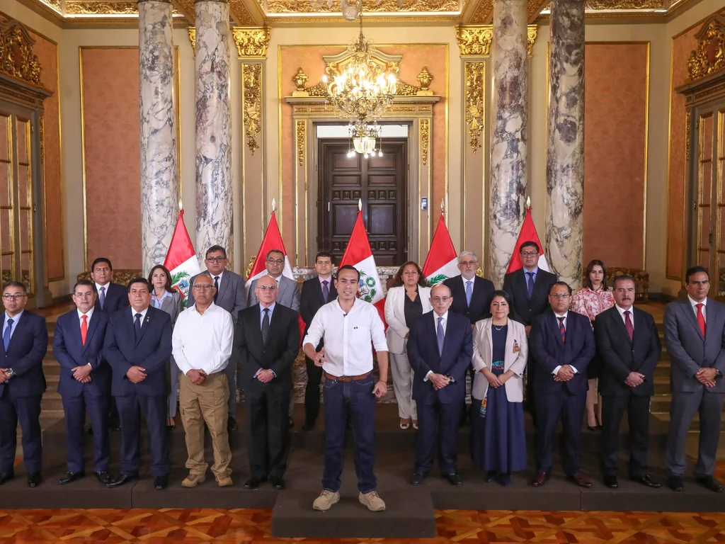 Pérou autorise investissement privé dans Petroperú en urgence