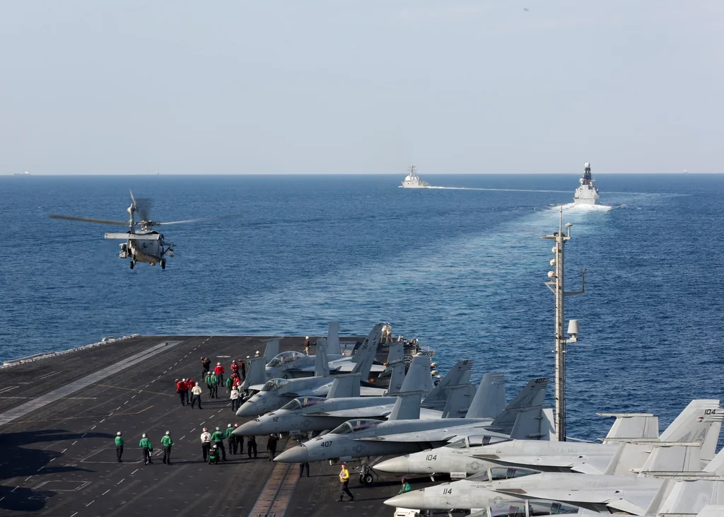 Porte‑avions USS Abraham Lincoln déployé au Moyen‑Orient, l'Iran menace