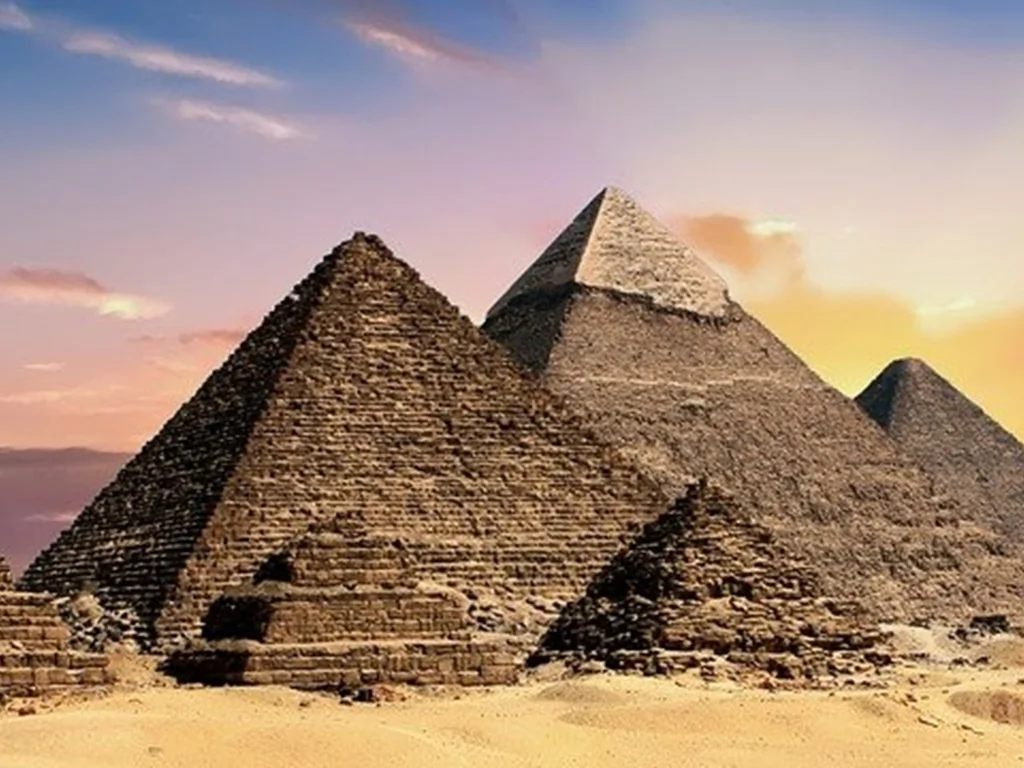 Pyramides : théorie physique anonyme relance le débat