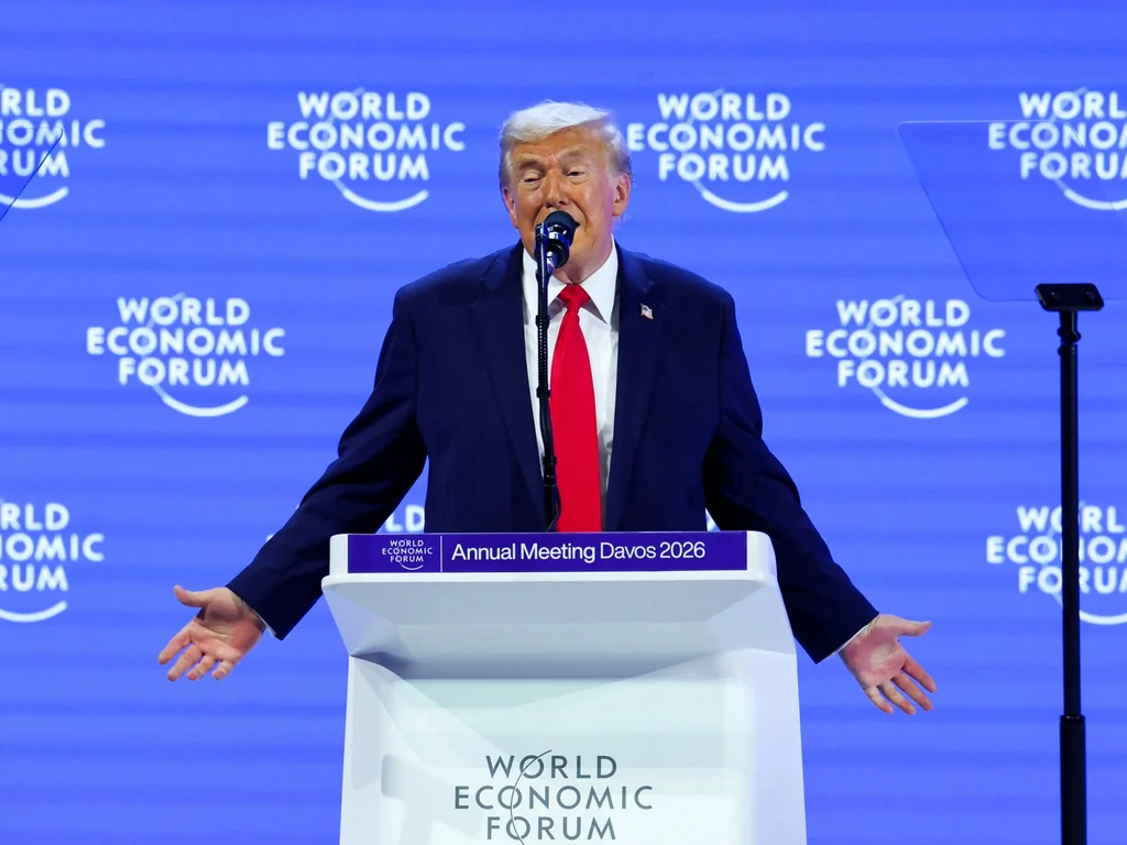 Trump à Davos : renonce à la force, mais réclame le Groenland