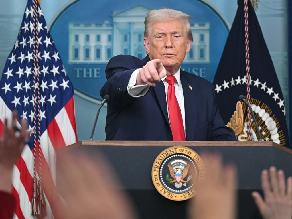 Trump: menace de détruire l'Iran si elle tente de l'assassiner