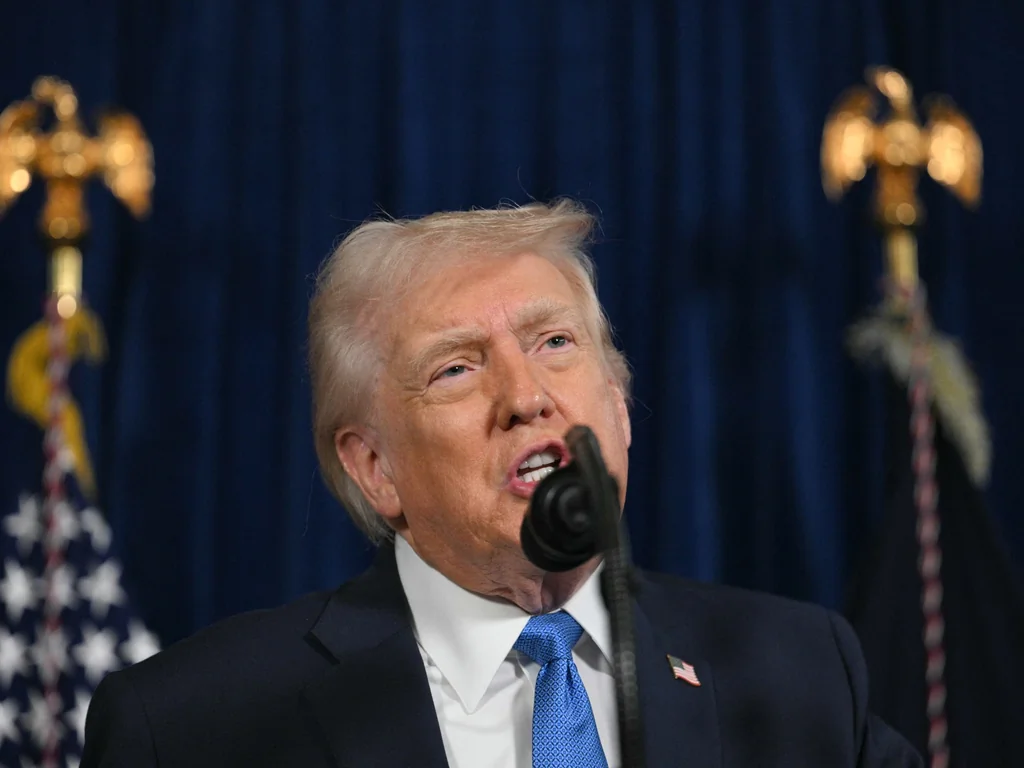 Trump menace le président colombien et avertit l'Amérique latine