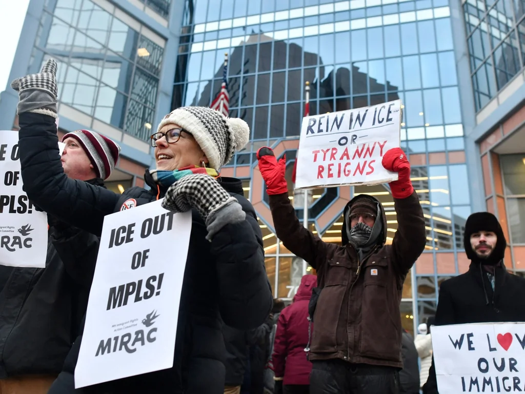 Trump promet d'évaluer le retrait d'agents ICE à Minneapolis
