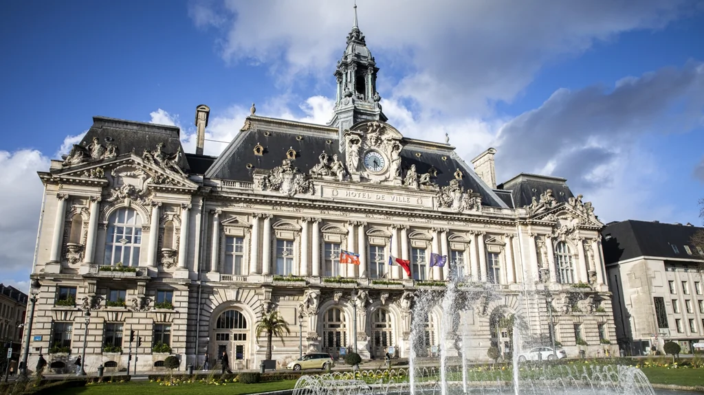 Agent de la Ville de Tours signalé pour messages haineux sur Twitter