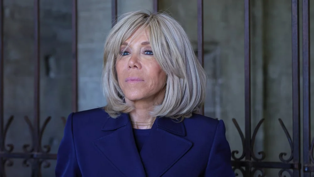 Brigitte Macron s’excuse et éclaire ses propos sur les féministes