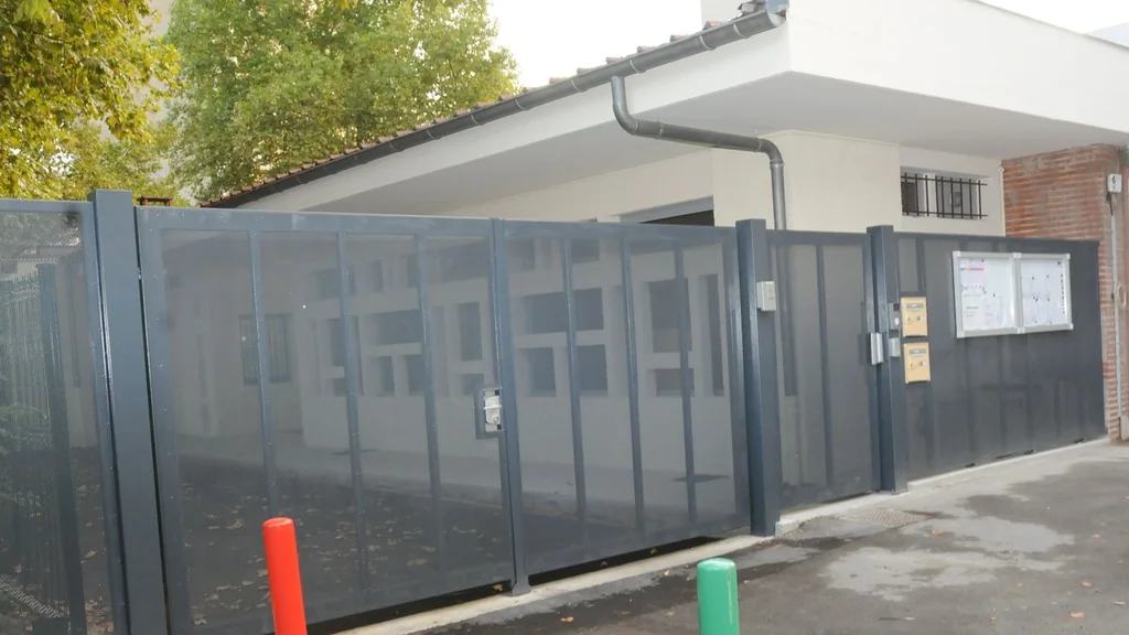 Chauffage défaillant dans une école de Toulouse : des enfants en manteaux en classe