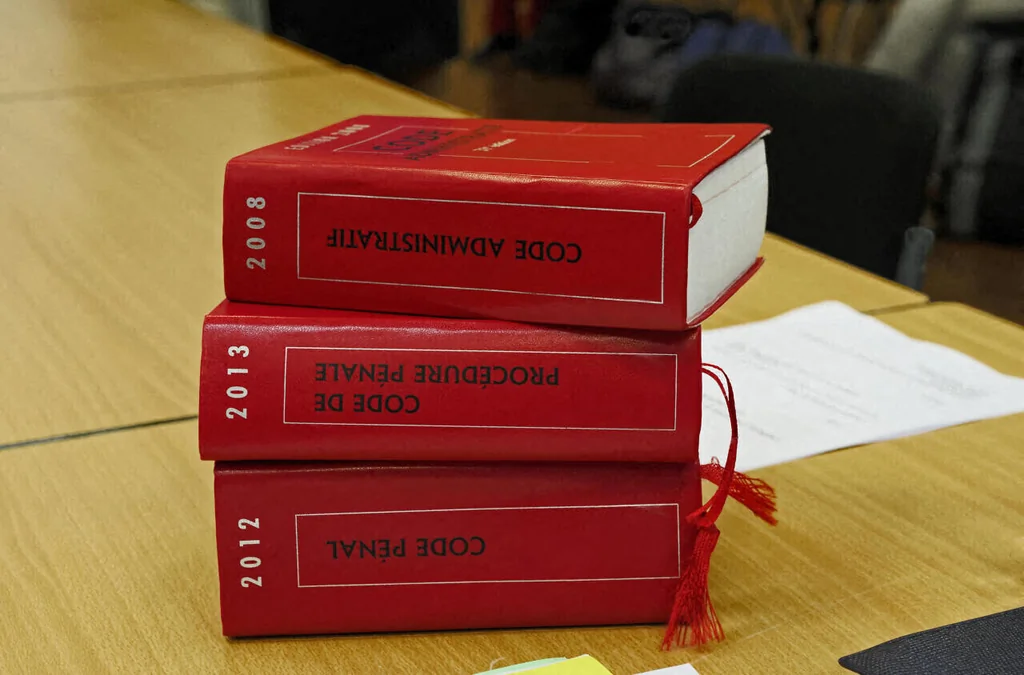 Condamnée pour violence envers son compagnon à Flers : un cas de légitime défense