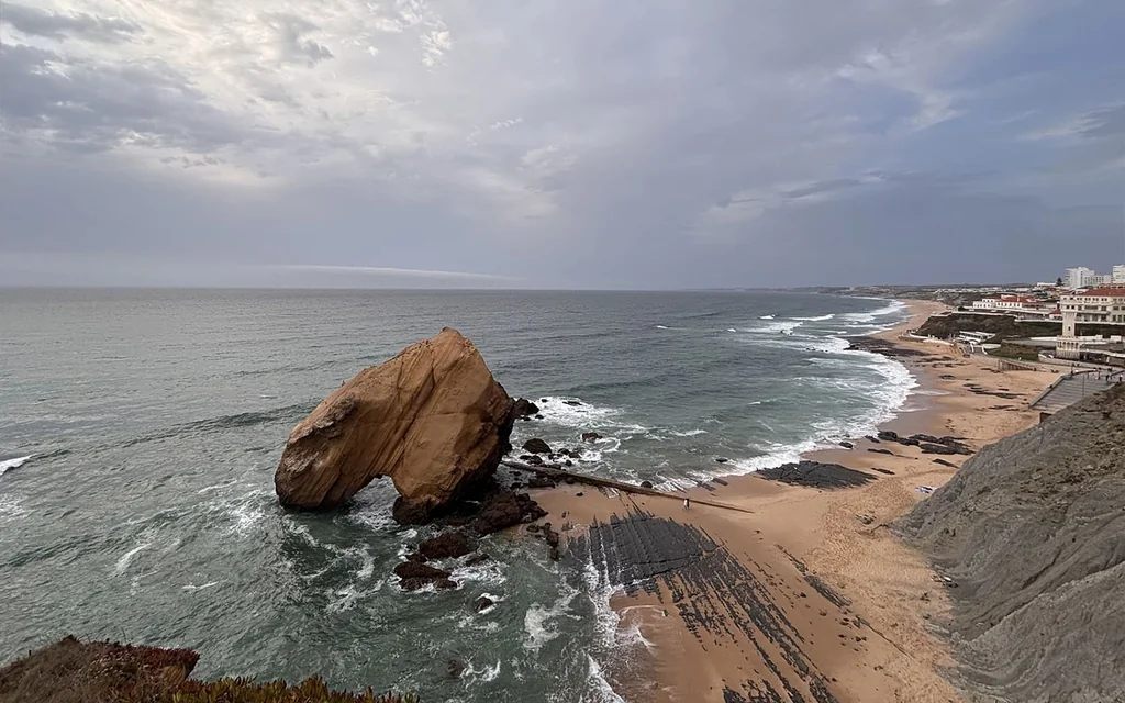 Découverte exceptionnelle en Portugal : œufs de dinosaure du Jurassique révélés