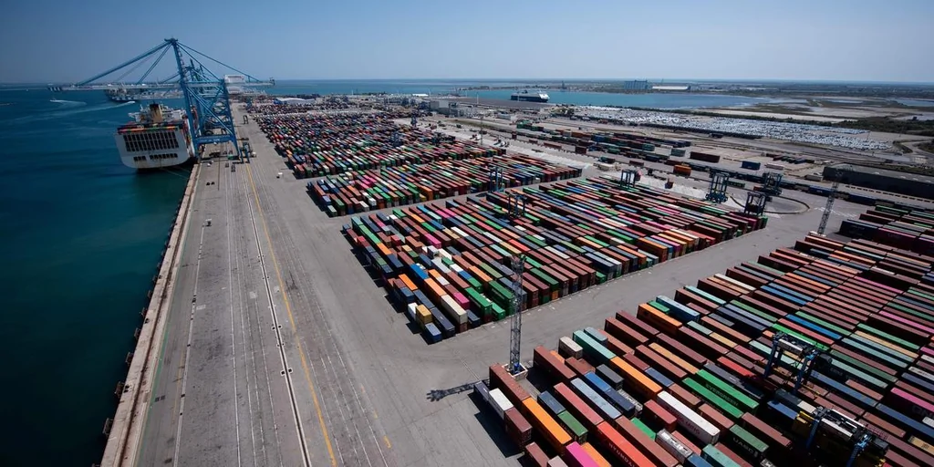 Déficit commercial de la France réduit à 4,0 milliards d'euros en novembre 2025