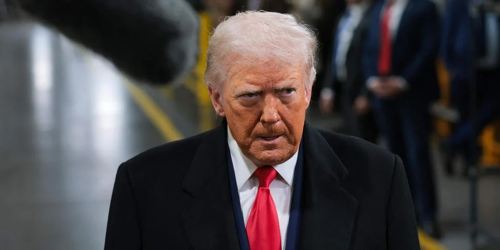 Donald Trump réagit violemment lors d'une visite à Detroit