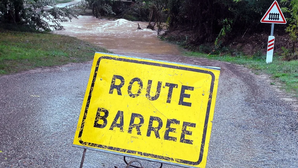 Épisode méditerranéen et crues dans le sud: routes bloquées