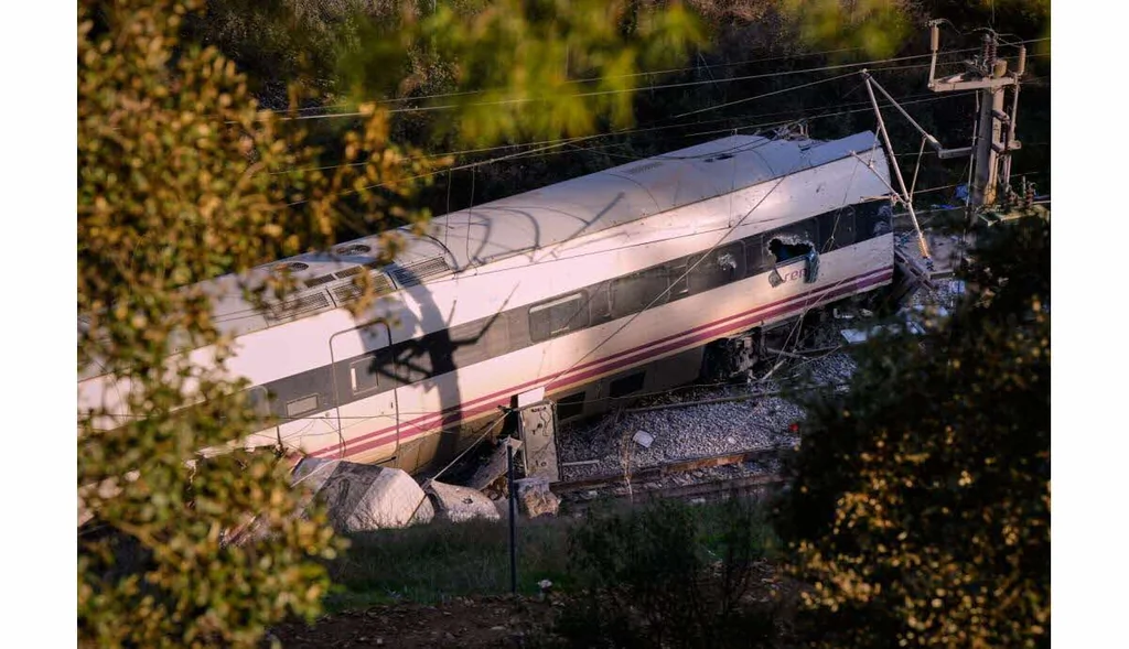 Espagne: un accident de trains fait au moins 40 morts