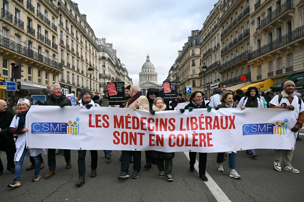 Grève des médecins: mesures du gouvernement et guichet d’aide