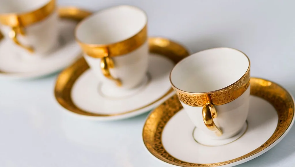 L'histoire secrète de la porcelaine de Limoges : découverte et jalousie