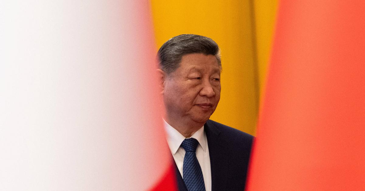 Xi Jinping prononçant un discours sur l'économie chinoise