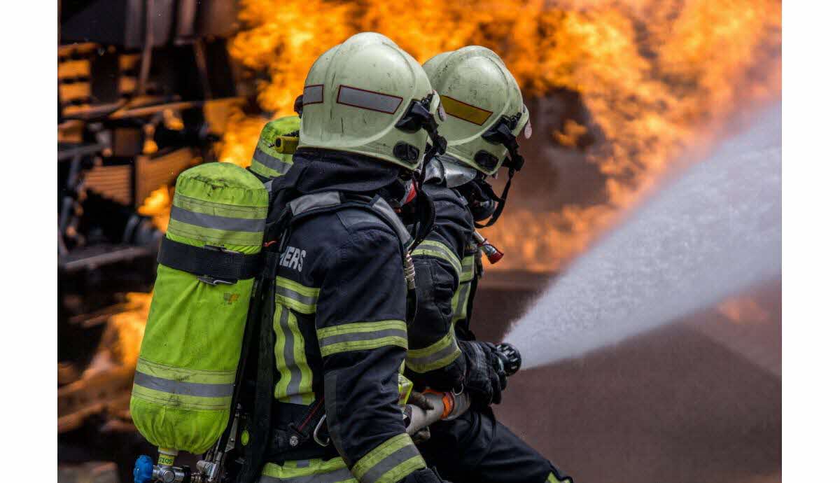 Couverture expliquant les maladies professionnelles des pompiers