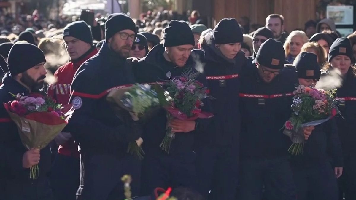 Hommage à Crans-Montana: habitants et secours présents