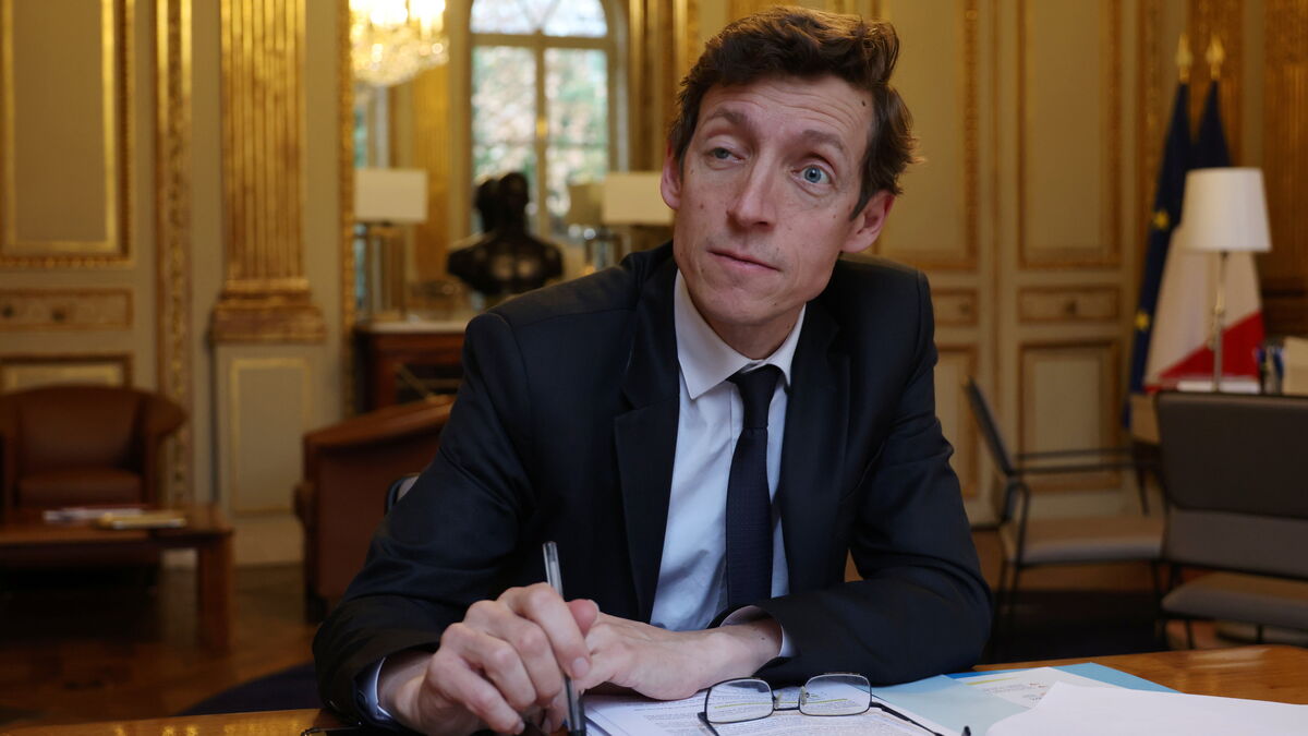 Photographie illustrant les portables interdits au lycée