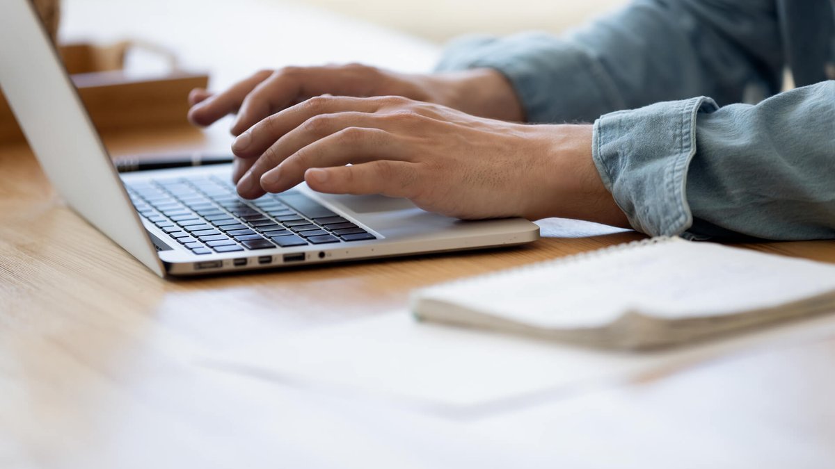 Ordinateur portable illustrant l’interface IA Santé