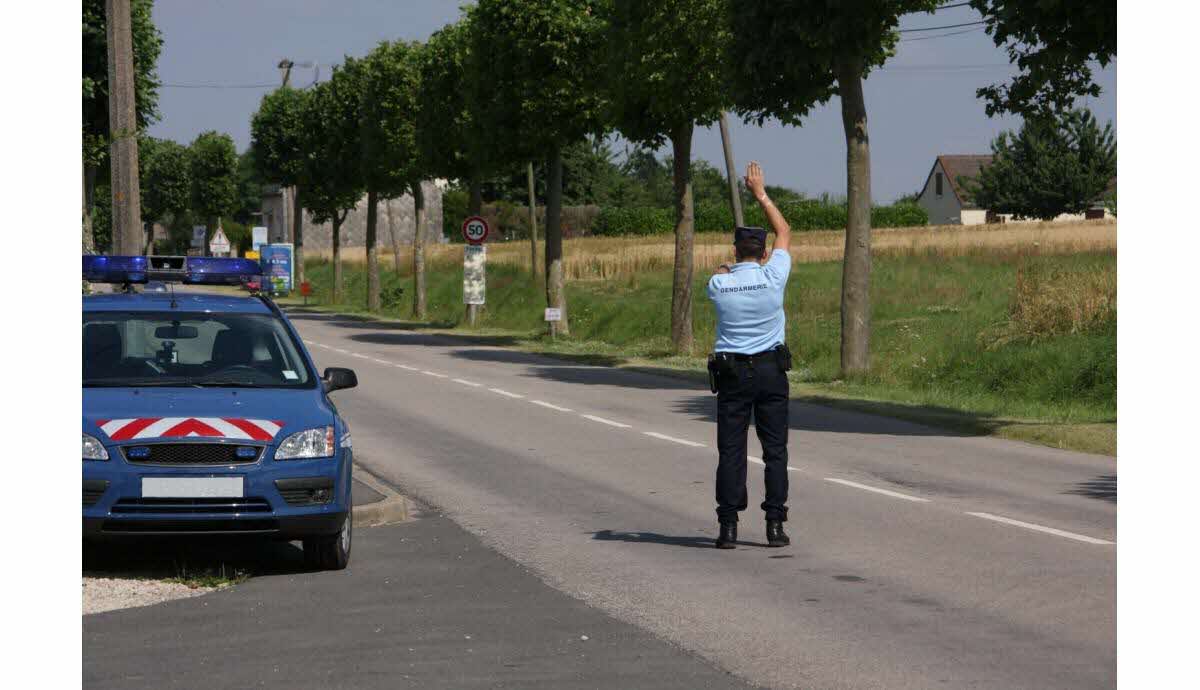 Contrôle routier illustrant une vitesse excessive