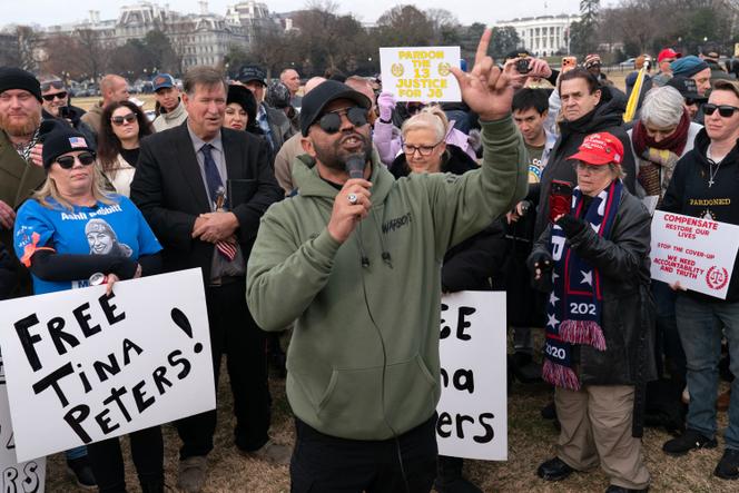 Enrique Tarrio, leader des Proud Boys, lors d’une marche commémorant les cinq années des violences du 6 janvier 2021, à Washington.