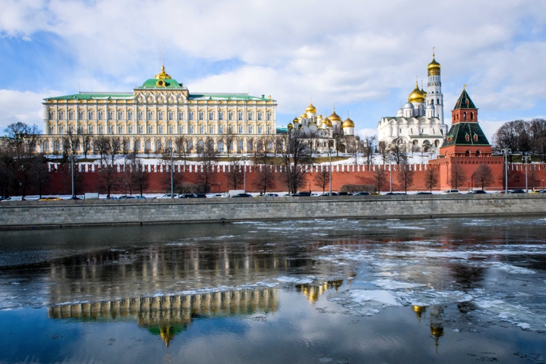 Vue générale sur la Moskova et le Kremlin à Moscou