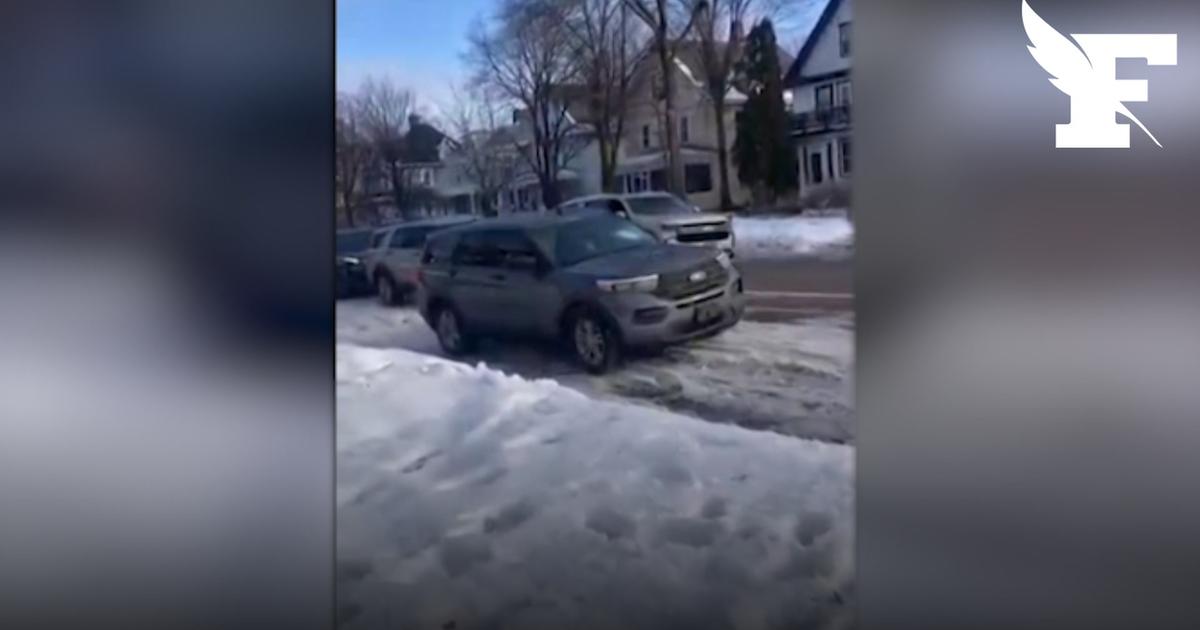 Agent ICE et véhicule lors d'une intervention à Minneapolis