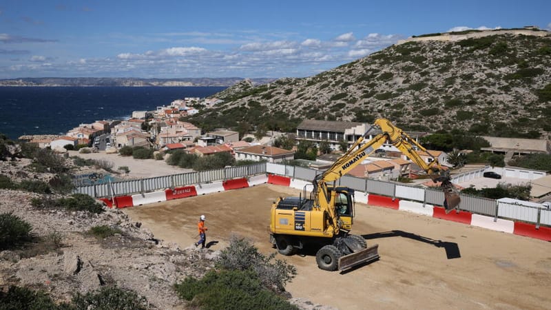 Visite du chantier de dépollution sur le littoral sud de Marseille