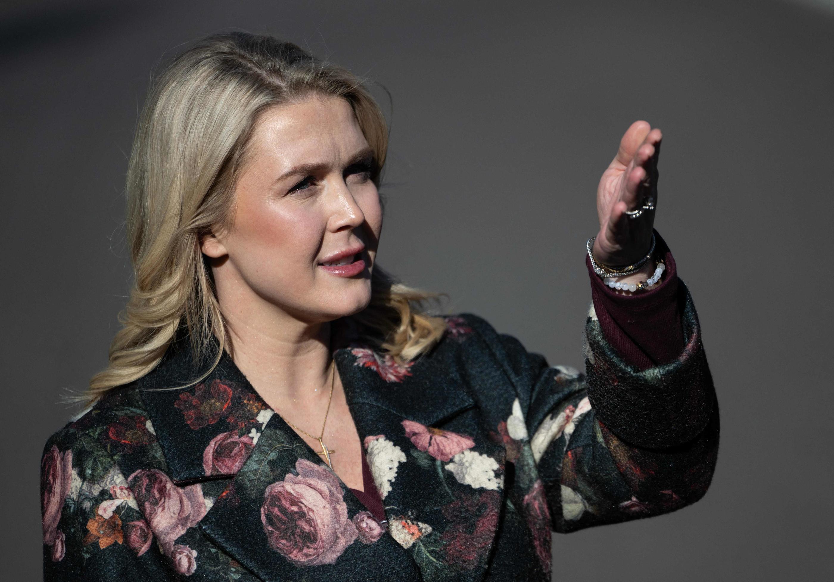 Porte-parole de la Maison Blanche Karoline Leavitt annonçant la suspension des visas