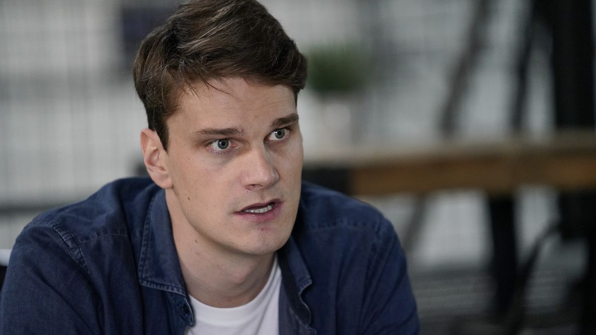 Photo de Yannick Agnel lors d'une audience judiciaire