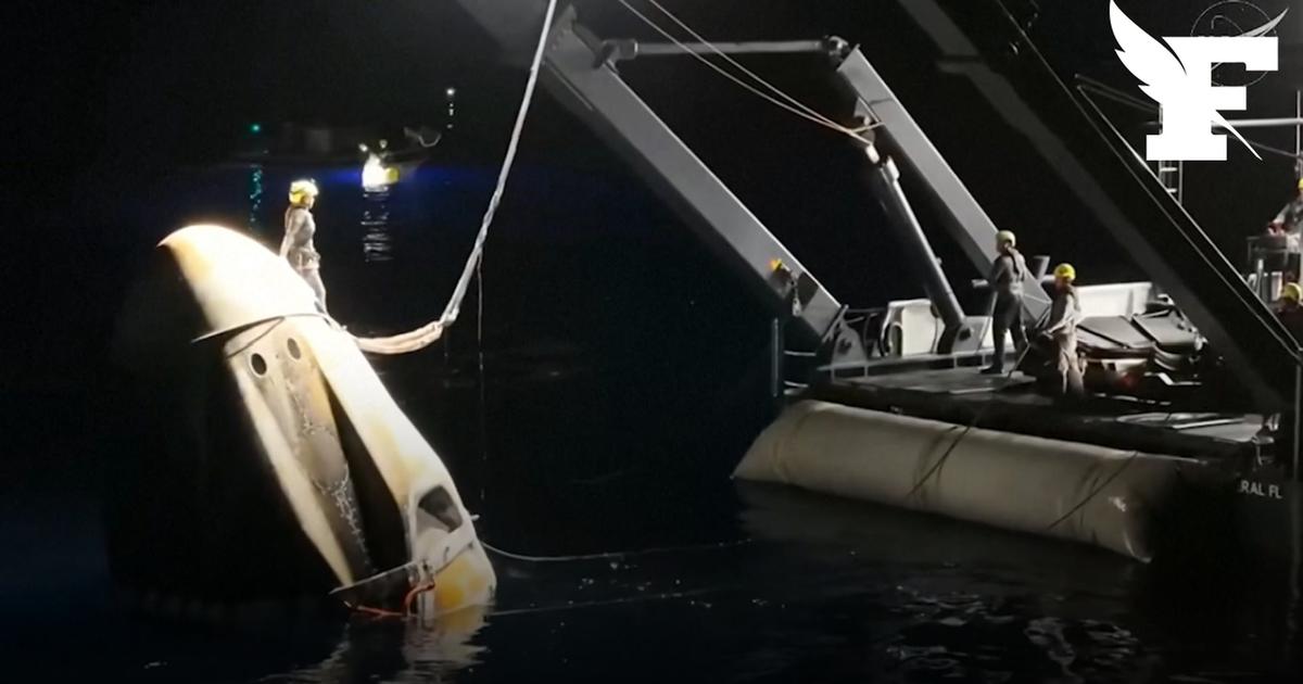 Capsule Dragon amerrissant au large de la Californie