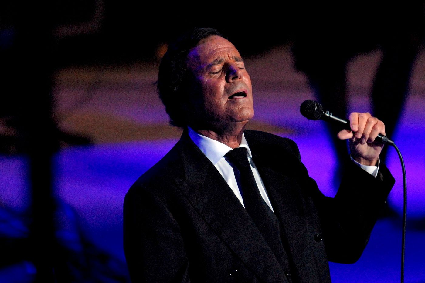 Portrait du chanteur Julio Iglesias