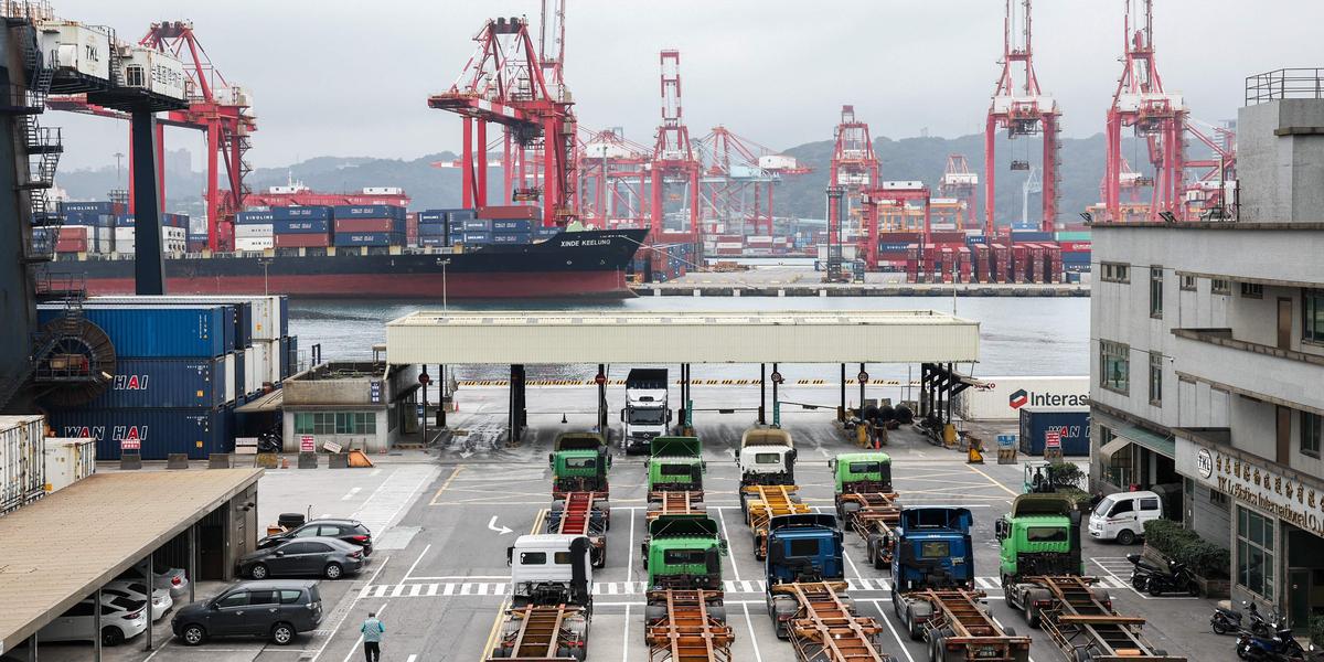 Photo montrant des représentants lors de l’annonce de l’accord Taïwan–États‑Unis